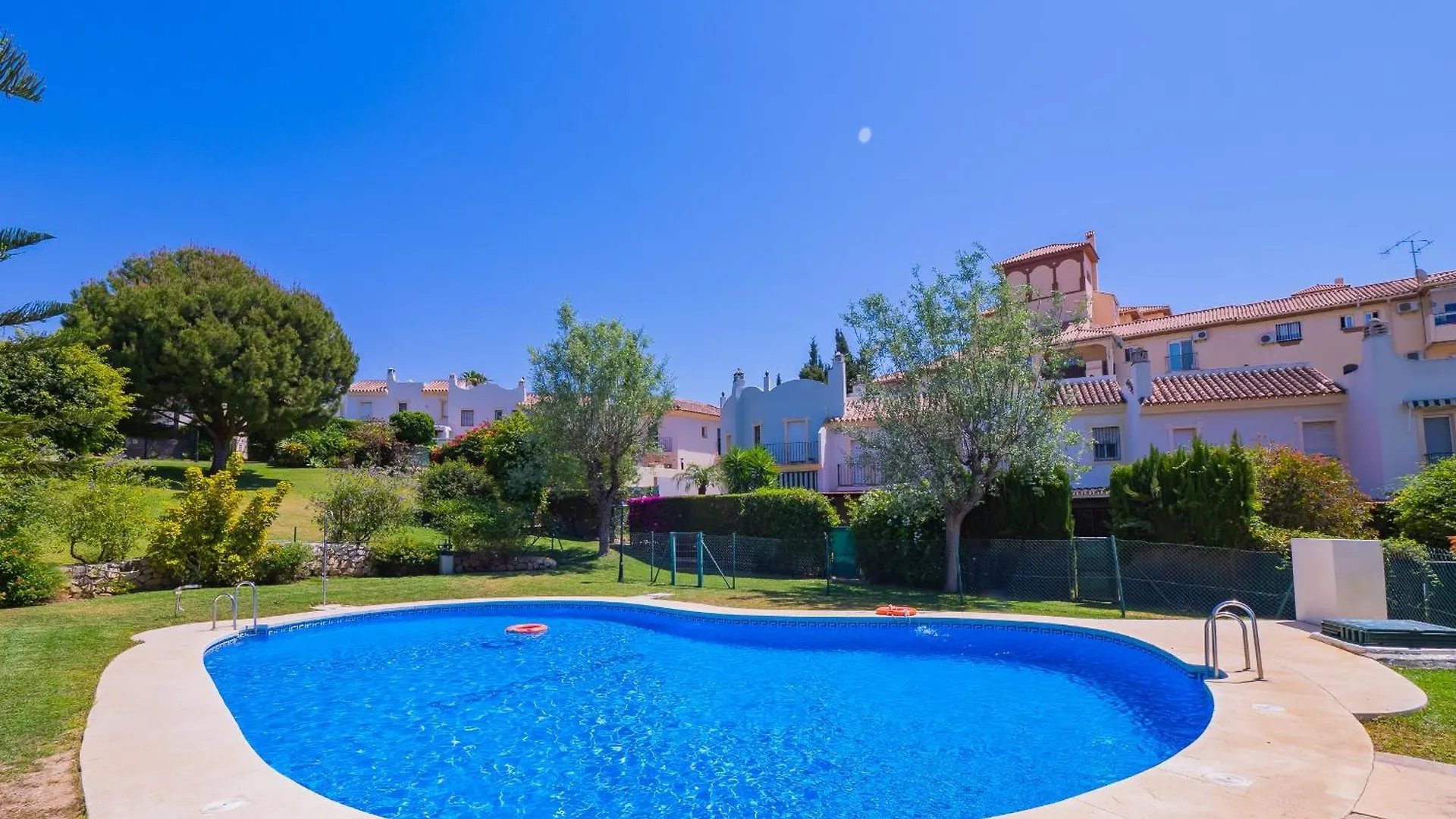 Villa Cubo'S Townhouse Sierrezuela Fuengirola