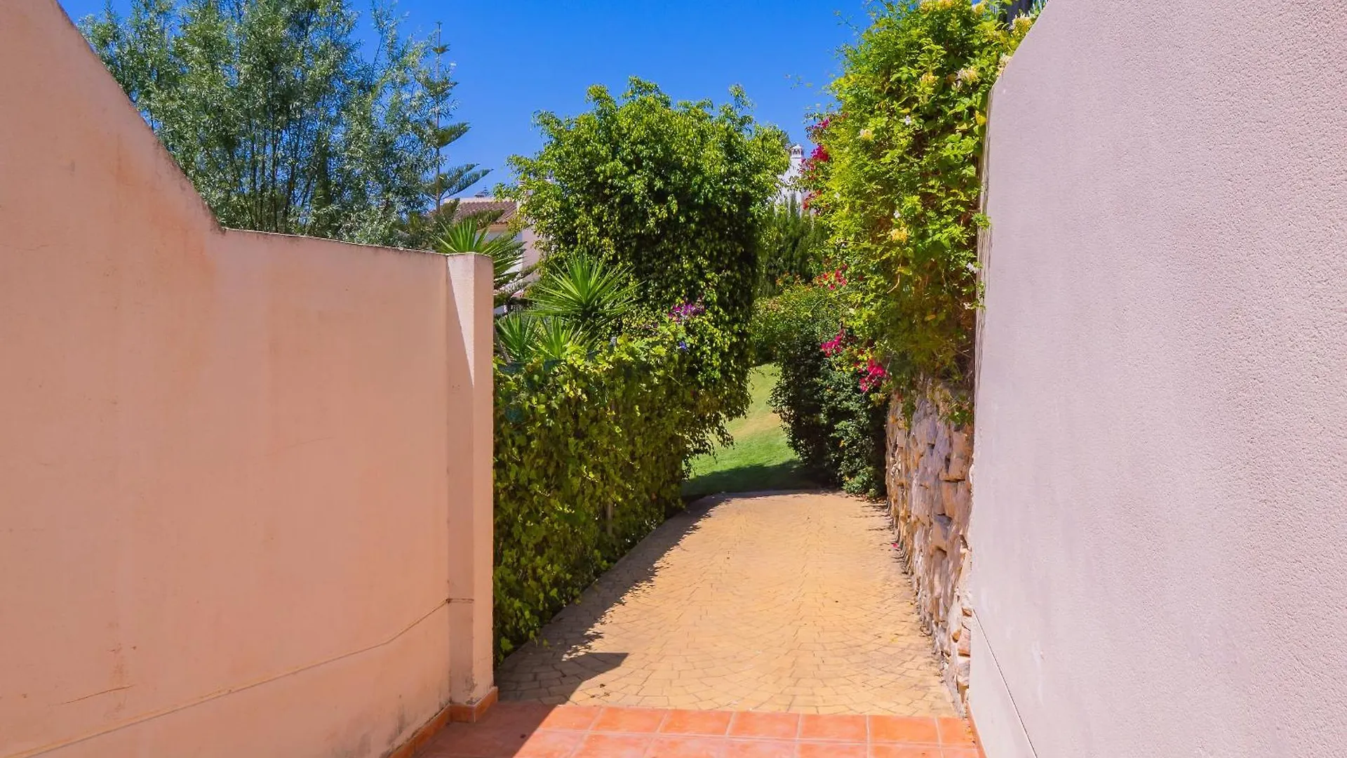 Ferienhaus Villa Cubo'S Townhouse Sierrezuela Fuengirola Spanien